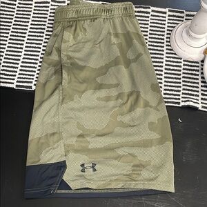 Under Armour Men's Green Camo Shorts